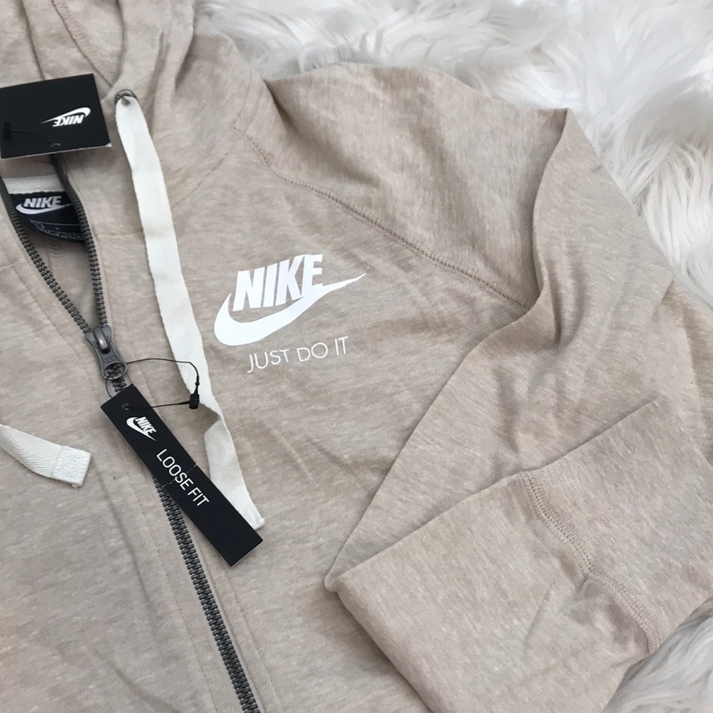 🌸 Nike hoodie 🌸 - Picture 3 of 3